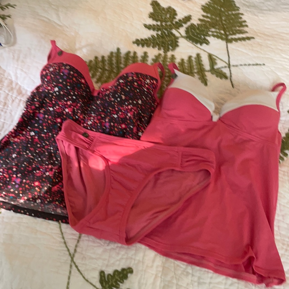 EUC Lole  tanking set — 2 tops, 1 bottom